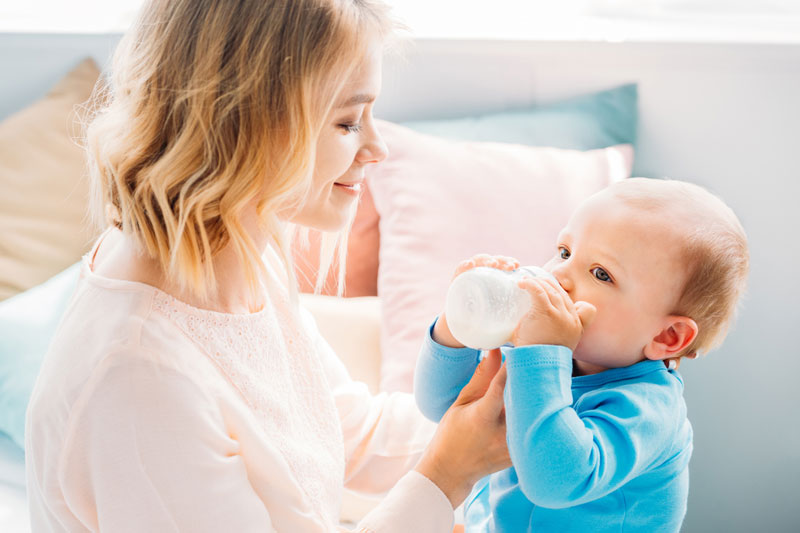 Right from bottle-feeding, our advice for a successful transition